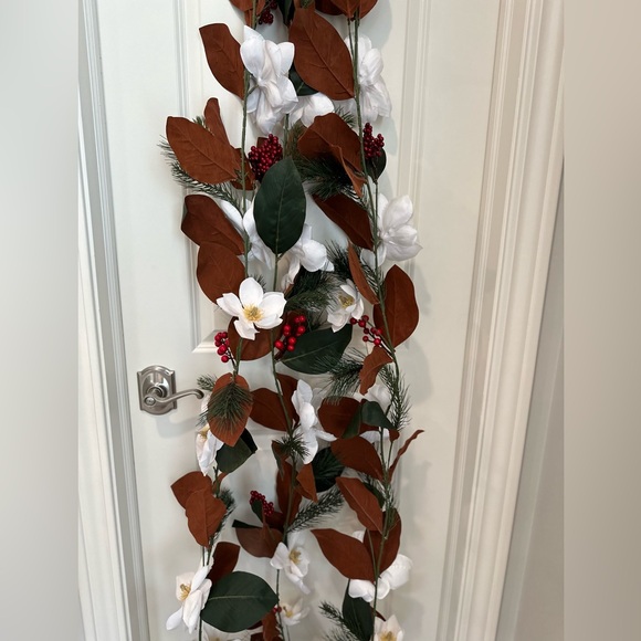 ✨NWT Ashland MAGNOLIA & RED BERRY GARLAND 6ft CHRISTMAS 🎄 - Picture 11 of 15